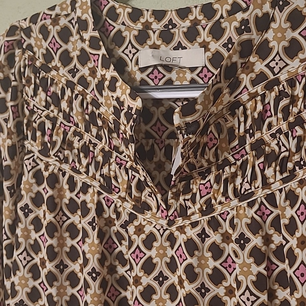 LOFT Floral Ruched Yoke Ruffle Cuff Blouse Small NWT - Picture 3 of 4